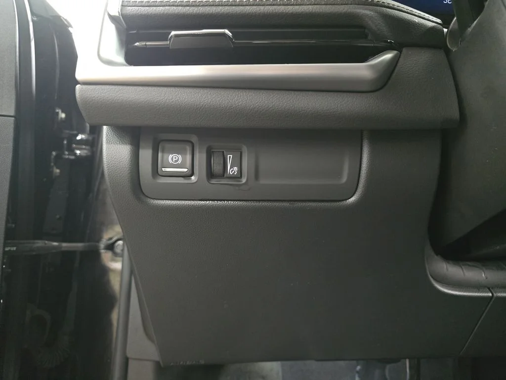 Used 2025 Black Cadillac Premium Luxury image 27