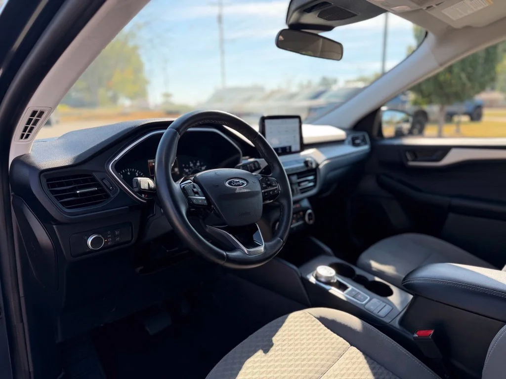 Used 2022 Blue Ford SE image 12