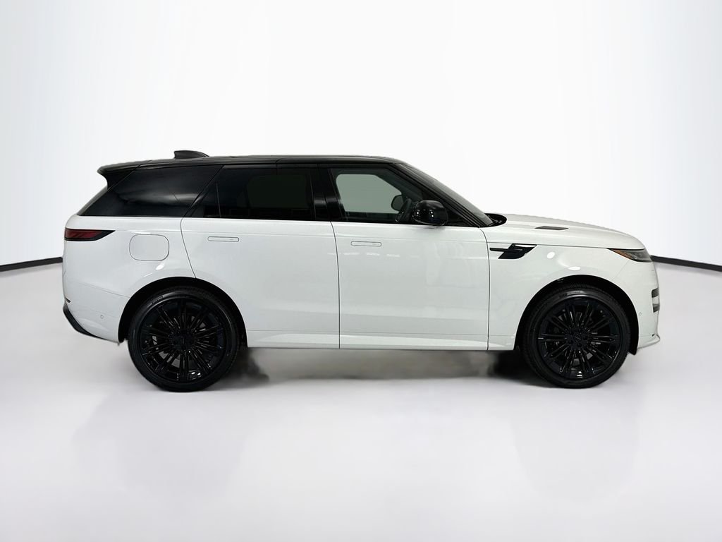 New 2026 Fuji White Land Rover Dynamic SE image 4