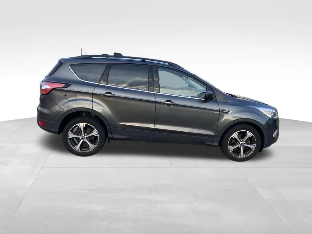 Used 2018 Gray Ford SEL image 11