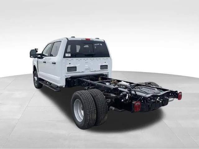 New 2026 Oxford White Ford F-350® XL image 7