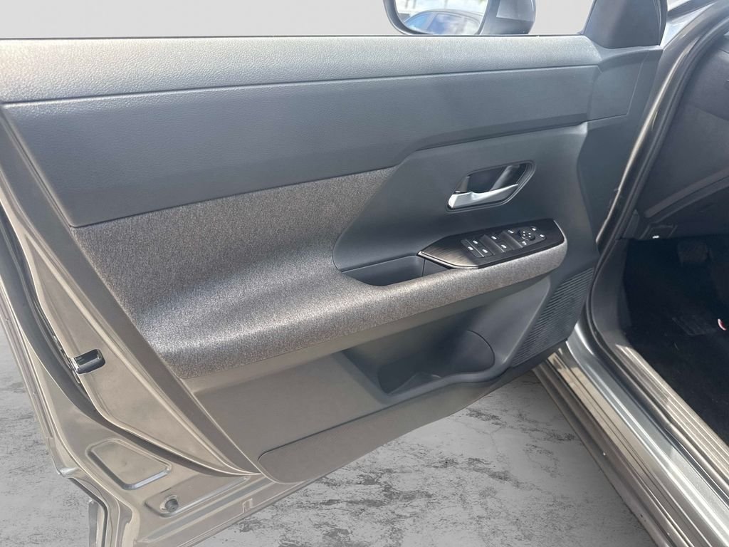 Used 2025 Gray Nissan SV image 16