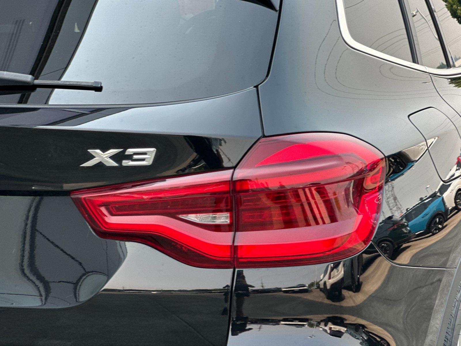 Used 2018 Jet Black BMW xDrive30i image 25