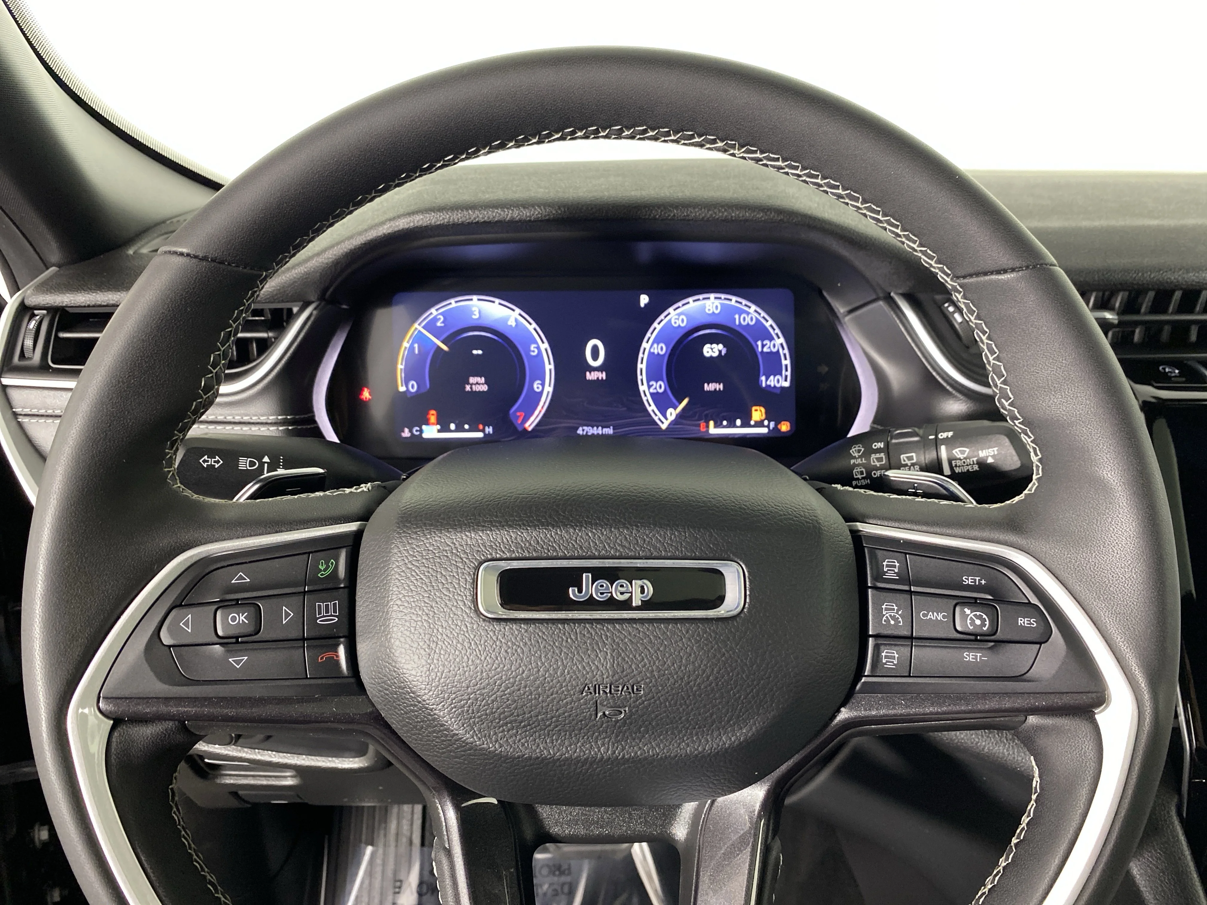 Used 2023 Diamond Black Crystal Pearlcoat Jeep Altitude image 21