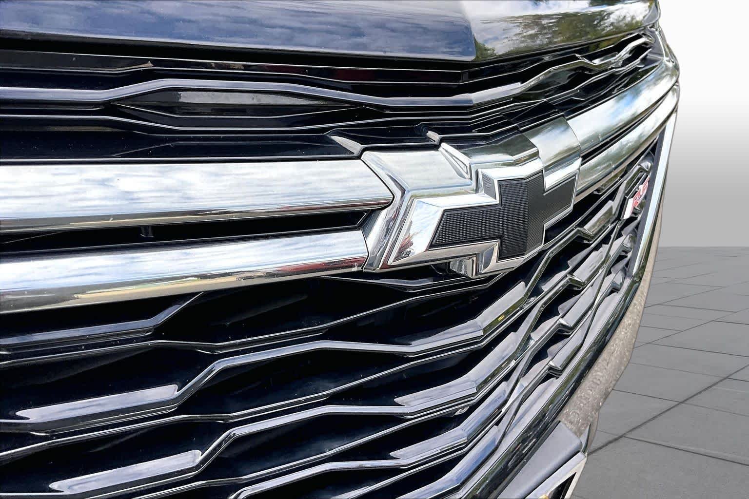 Used 2023 Mosaic Black Metallic Chevrolet RS image 28