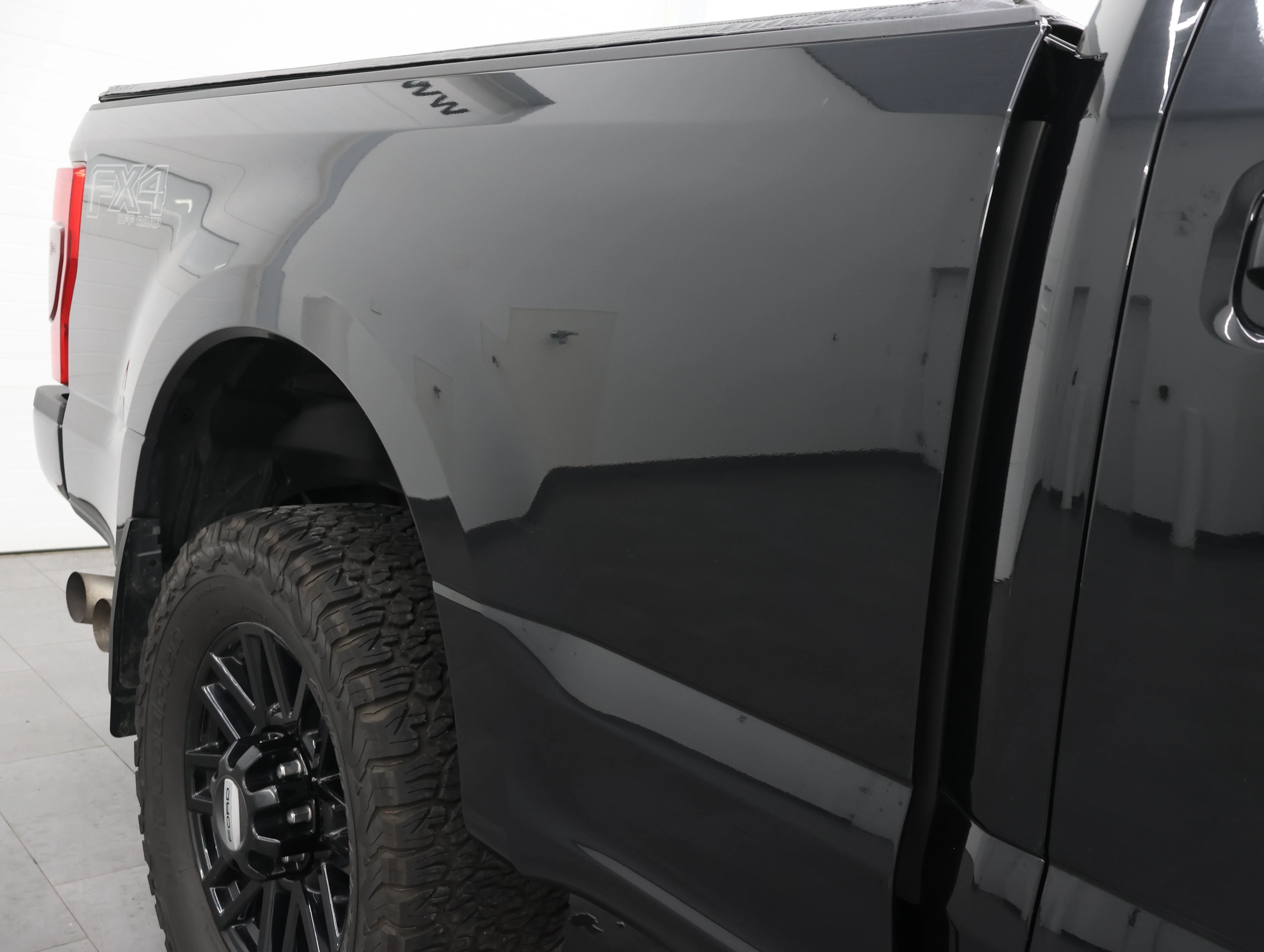 Used 2022 Agate Black Metallic Ford Lariat image 27