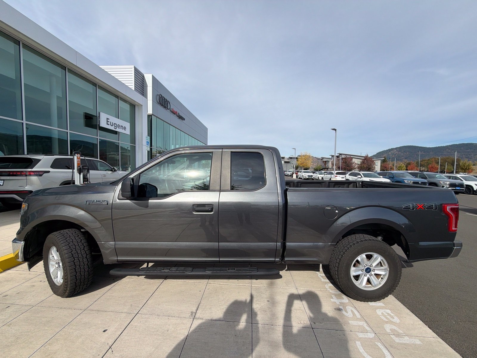 Used 2017 Gray Ford XL image 3