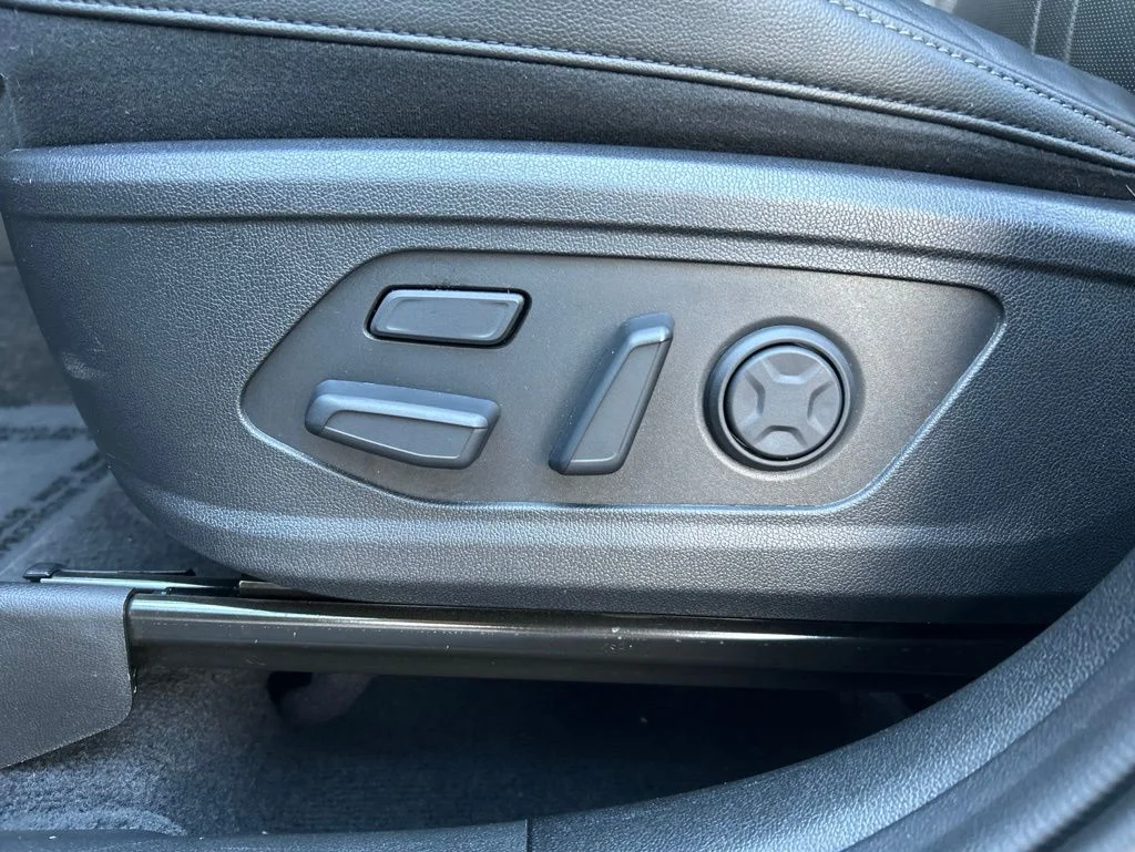 Used 2023 White Kia X-Line SX Prestige image 19