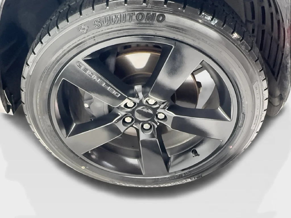 Used 2023 White Land Rover SE image 15