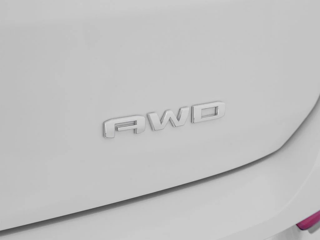 Used 2023 White GMC AT4 image 34