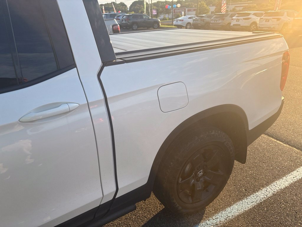 Used 2025 White Honda Black Edition image 4