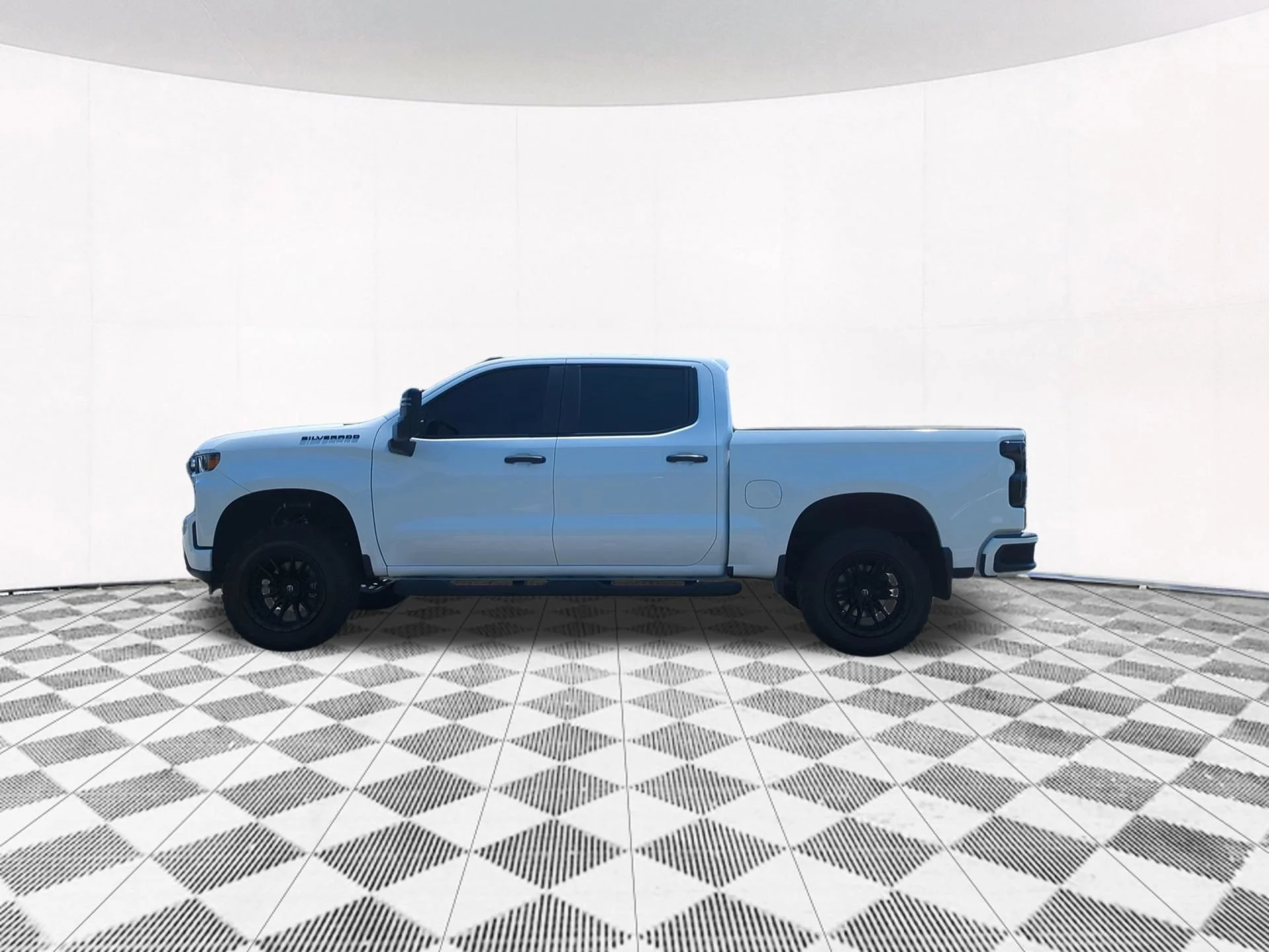 Used 2022 Summit White Chevrolet Custom image 2