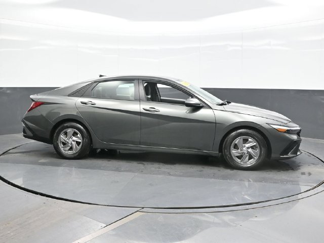 Used 2025 Gray Hyundai SE image 8