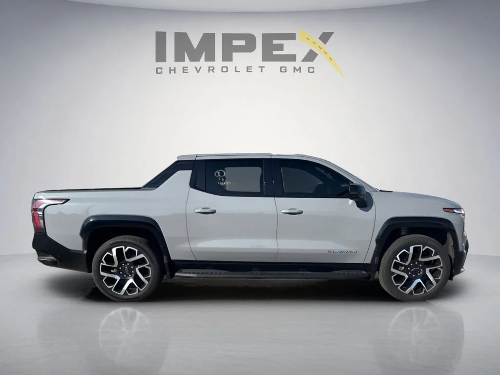 Used 2025 Slate Gray Metallic Chevrolet RST - Max Range image 8