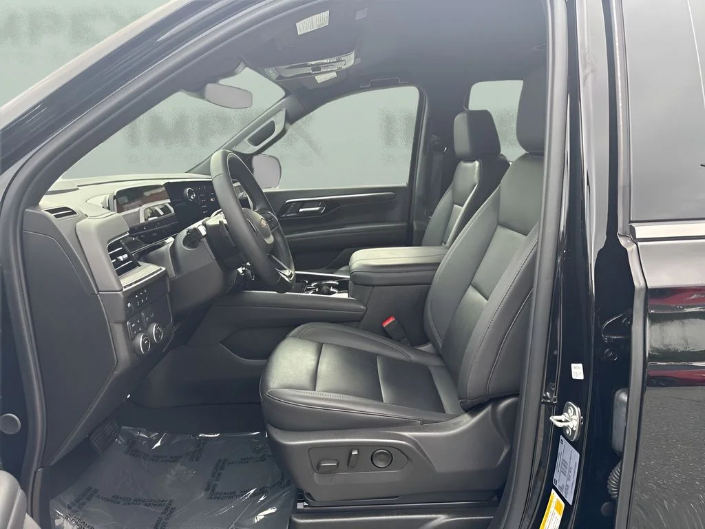 Used 2025 Black Chevrolet LT image 9