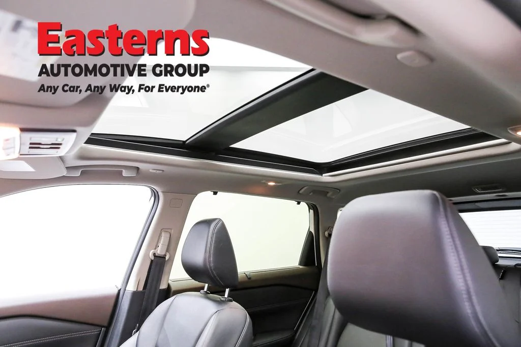 Used 2023 White Nissan SL image 39