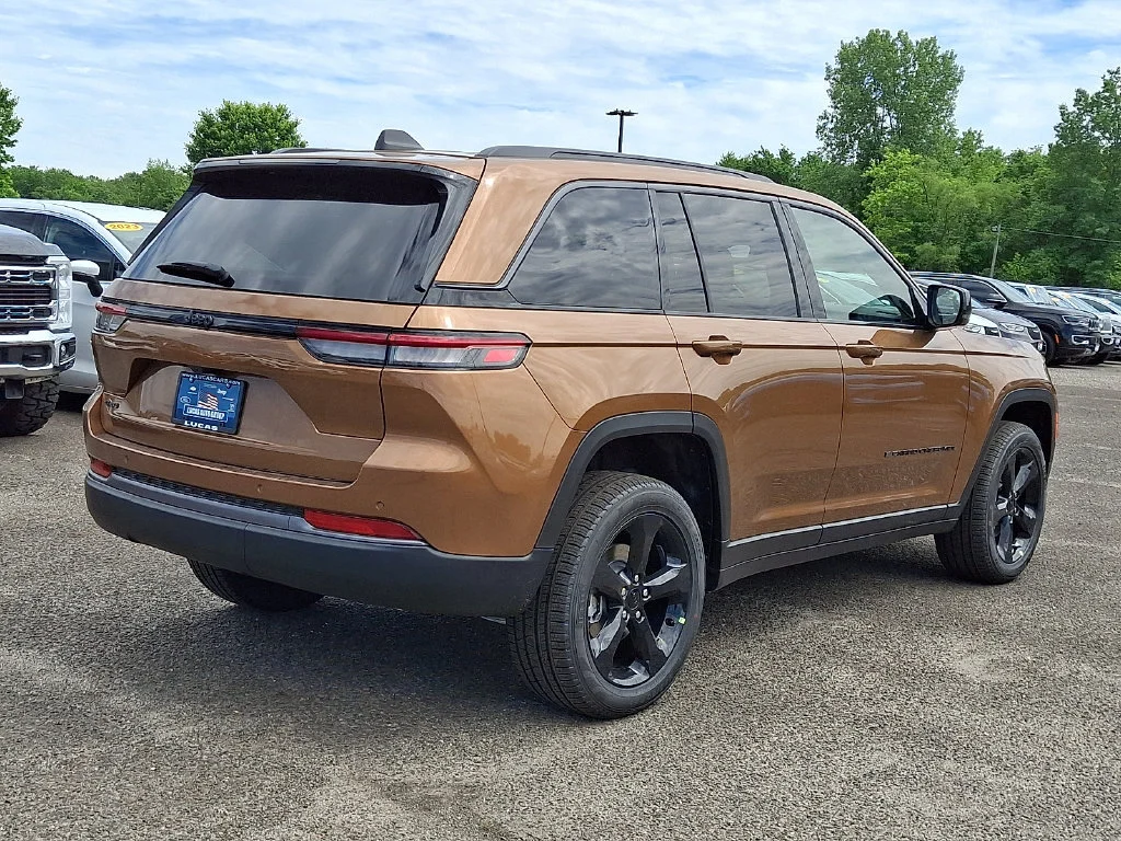 New 2026 Copper Shino Metallic Clear-Coat Exterior Paint Jeep Limited image 8
