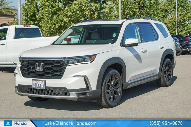Used 2025 Platinum White Pearl Honda Touring image 4