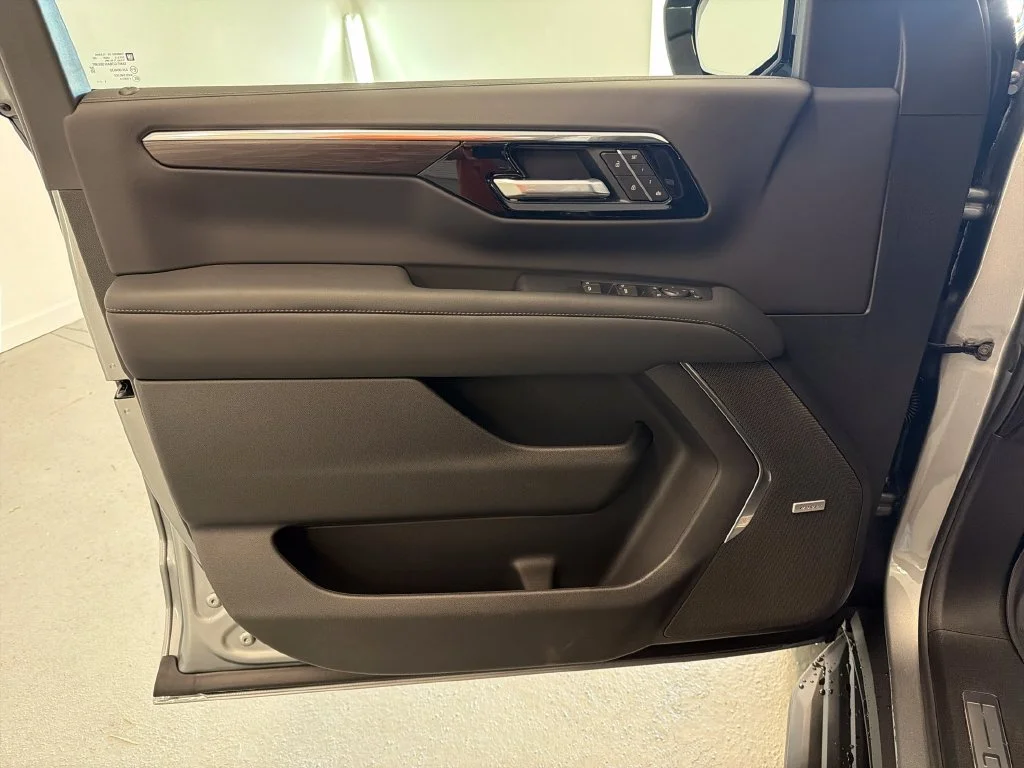 New 2027 Sterling Gray Metallic Chevrolet LT image 13