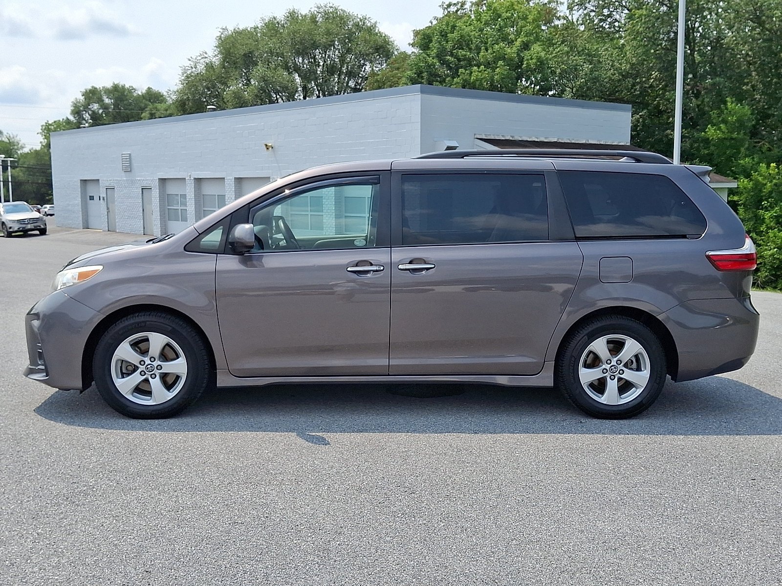 Used 2019 Predawn Gray Mica   1H1 Toyota LE Auto Access Seat image 4
