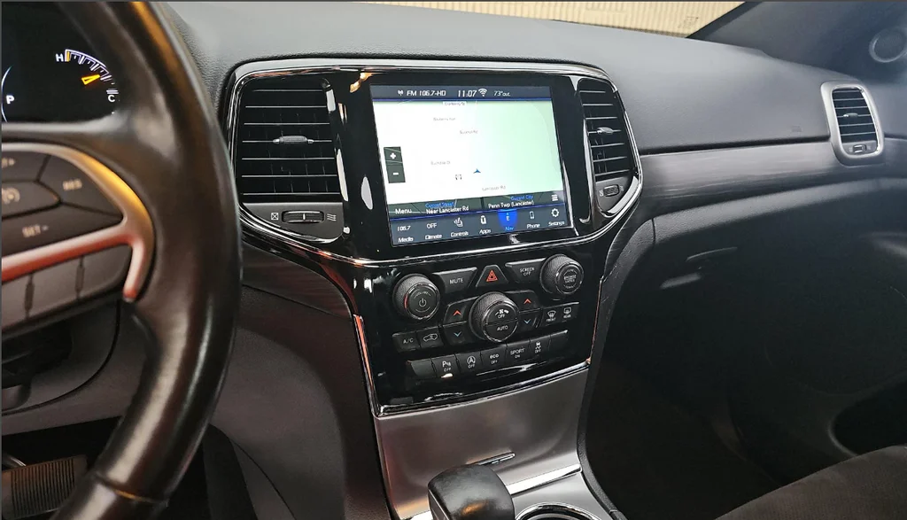 Used 2020 White Jeep Altitude image 29