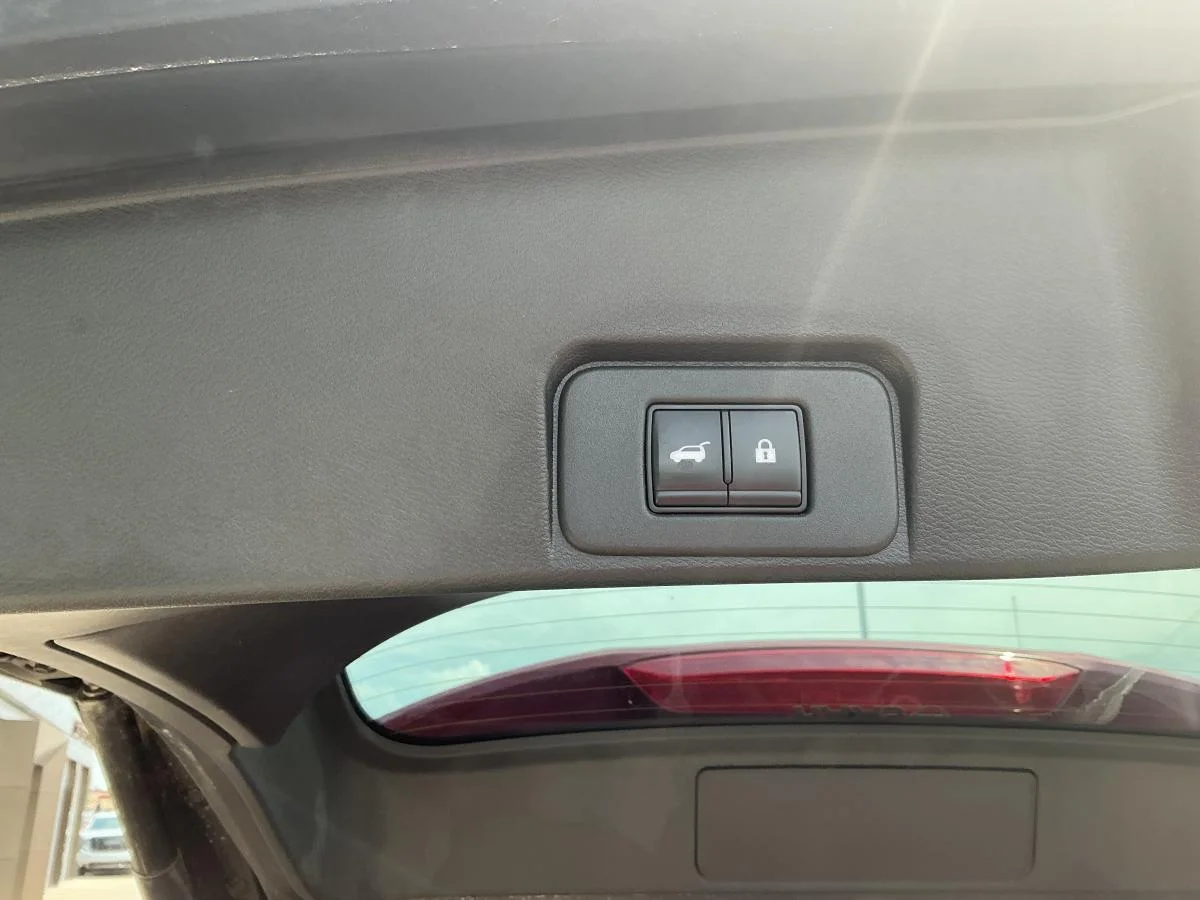 Used 2023  Nissan SL image 42