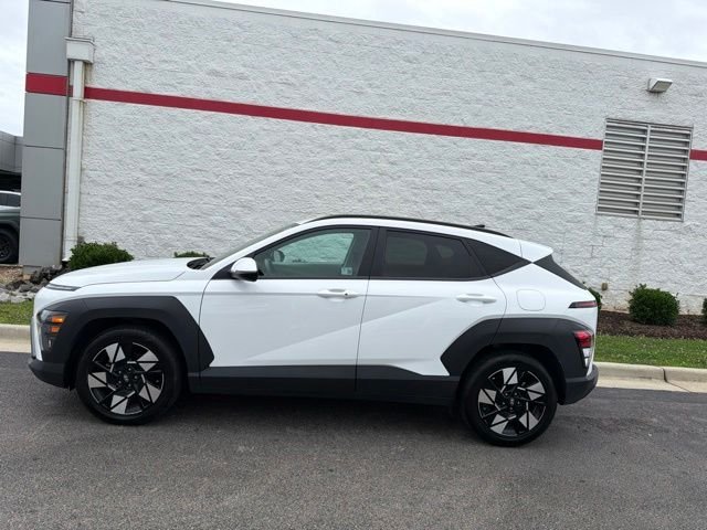 Used 2024 White Hyundai SEL image 4
