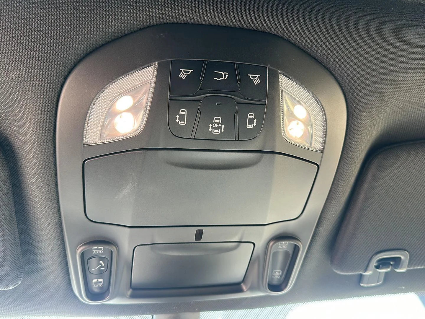 New 2026 Diamond Black Crystal Pearlcoat Chrysler Select image 26