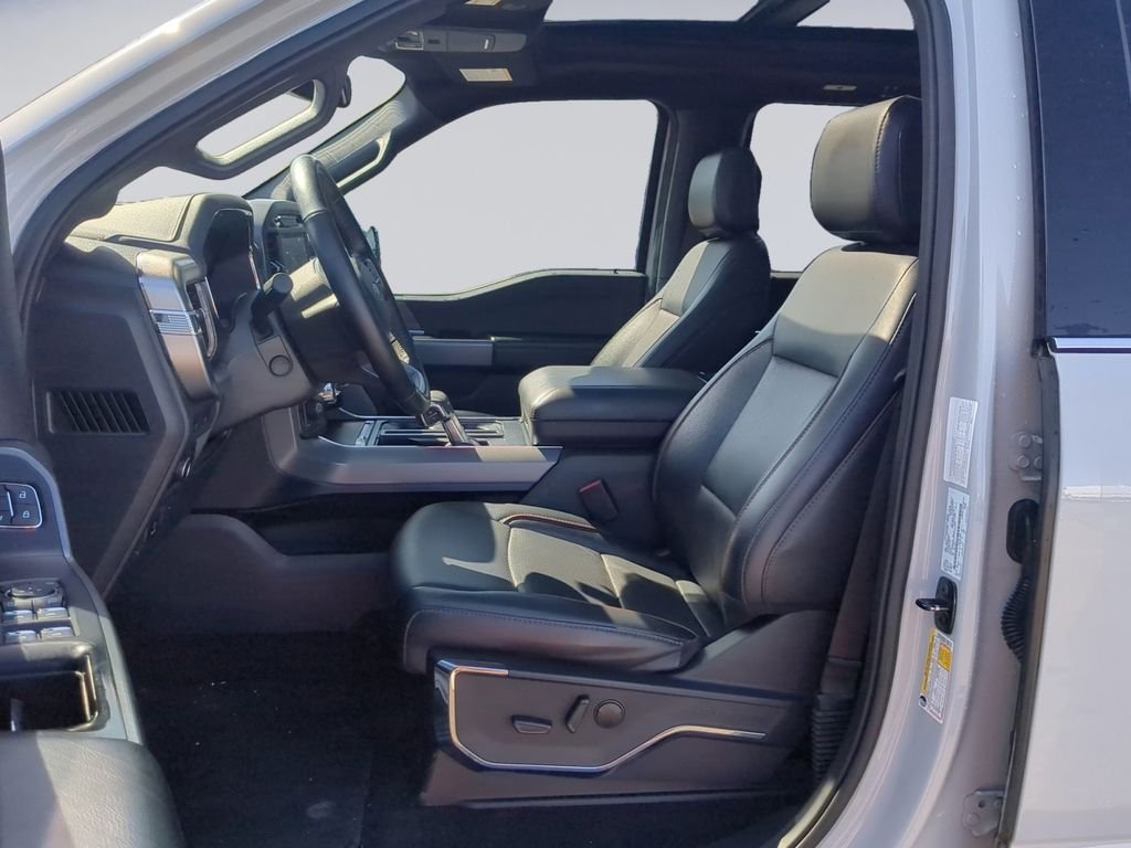 Used 2024  Ford Lariat image 12