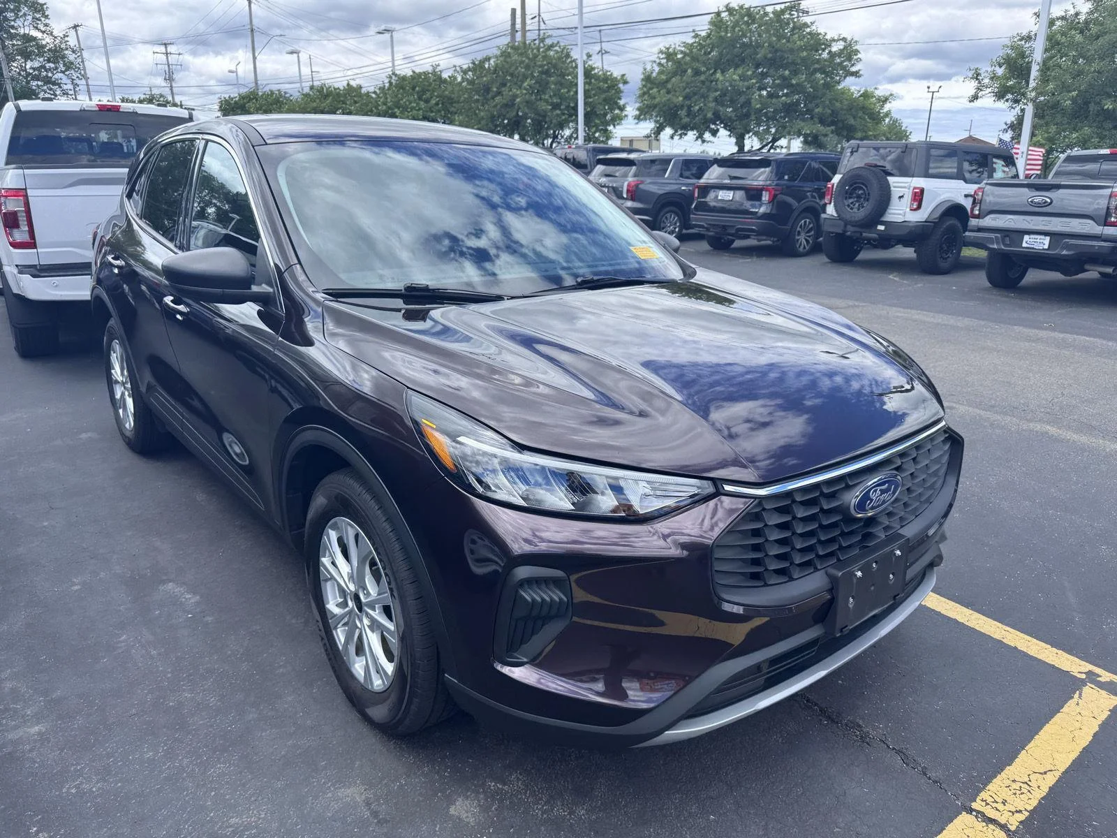 Used 2023 Cinnabar Red Ford Active image 3