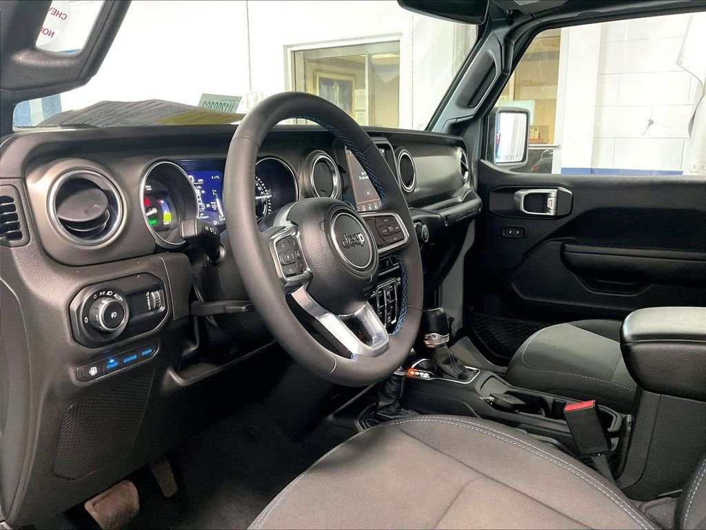 Used 2023 Gray Jeep Rubicon 4xe image 8