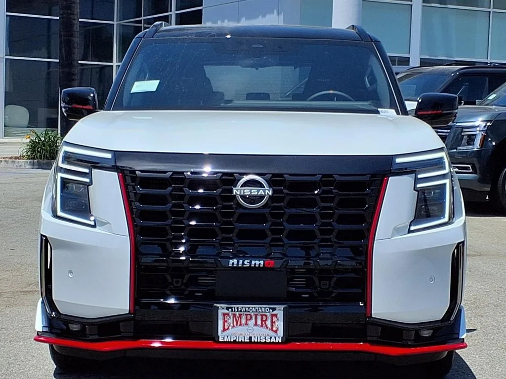 New 2026 Everest White TriCoat / Super Black Two-tone Nissan NISMO® image 2