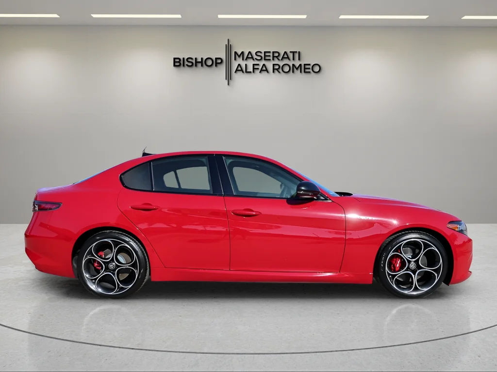 2025 Alfa Romeo Giulia Base - Photo 8