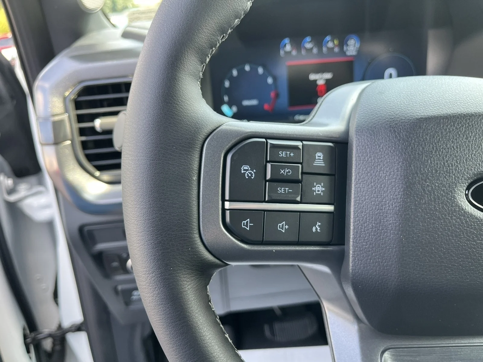 New 2026 Star White Metallic Tri-Coat Ford Lariat® image 15