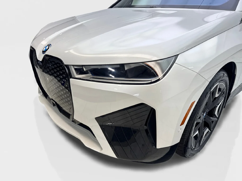 Used 2023 White BMW M60 image 18