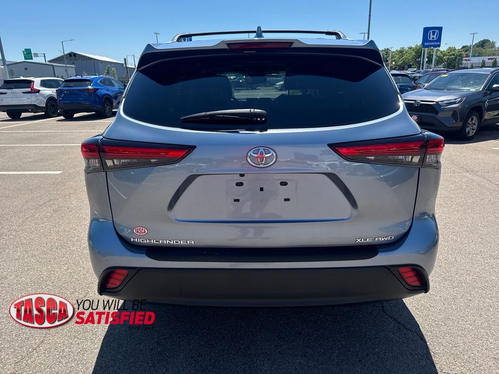Used 2022 Gray Toyota XLE image 6