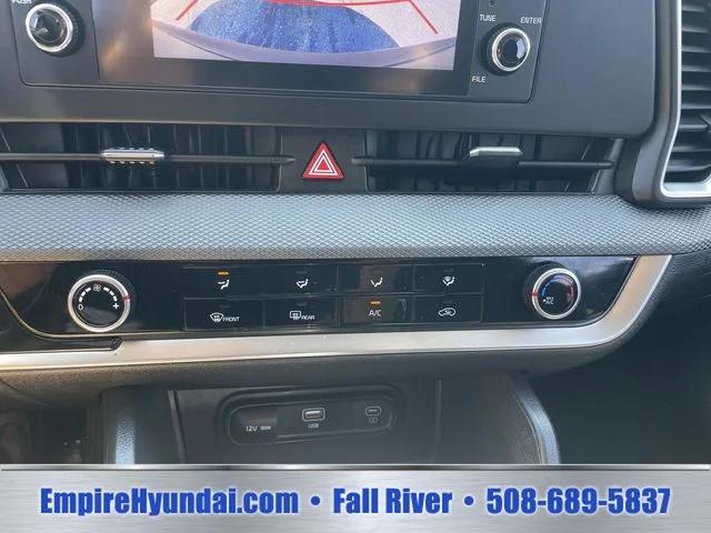 Used 2024 White Kia LX image 22