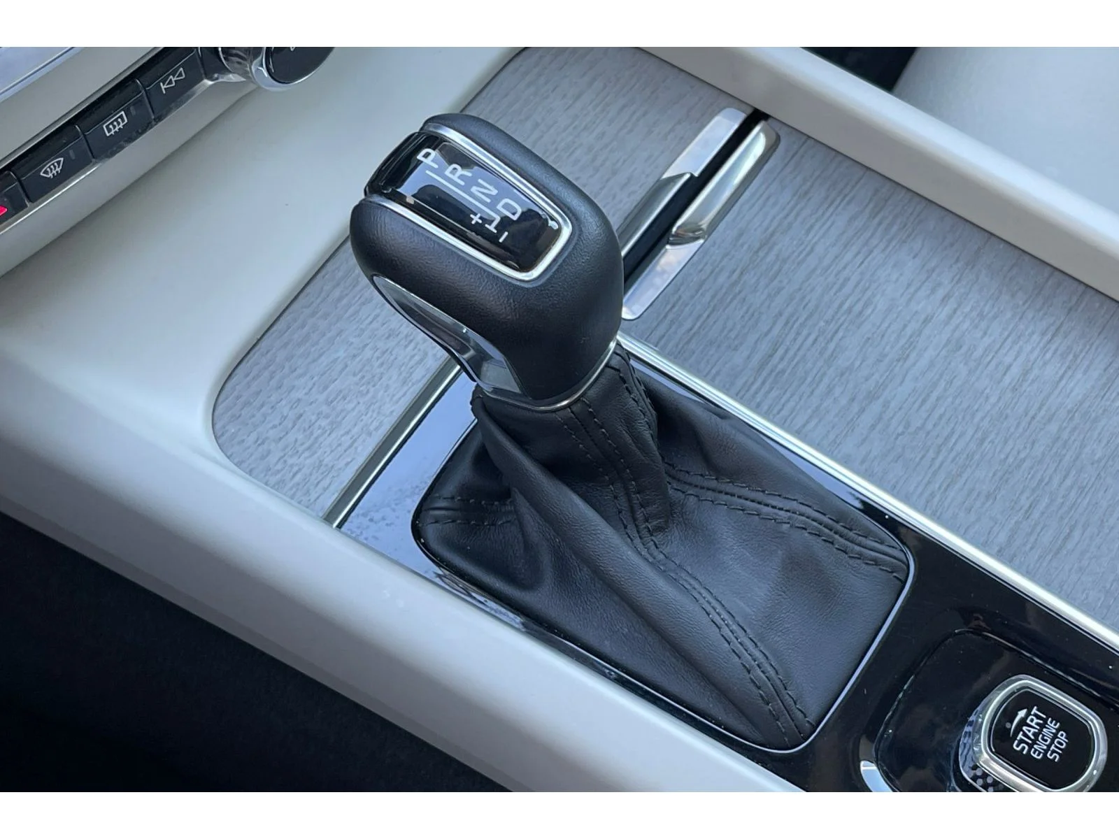 Used 2022 Pine Grey Metallic Volvo T5 image 33