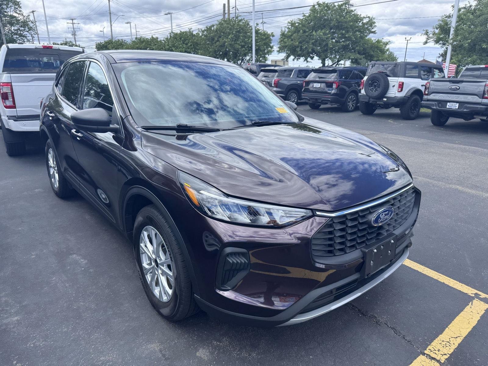 Used 2023 Cinnabar Red Ford Active image 3