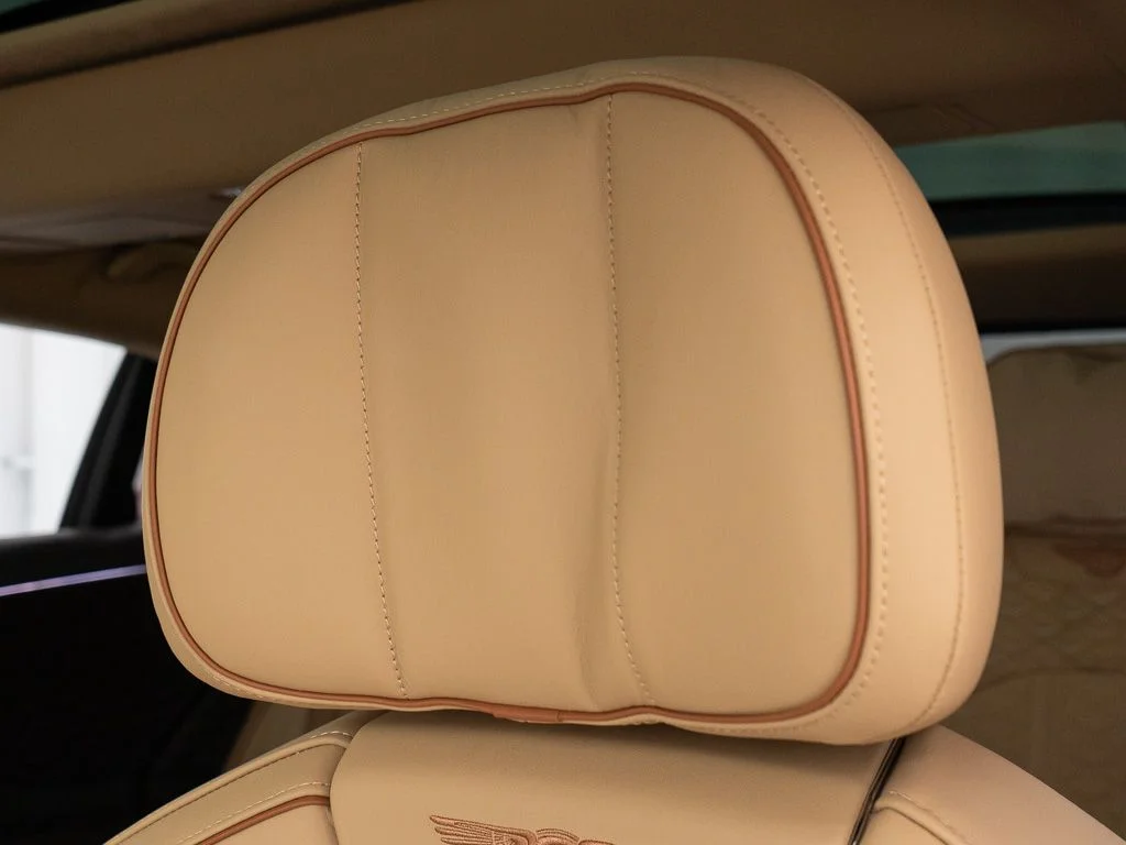 Used 2025 White Sand - by Mulliner Bentley Mulliner image 17