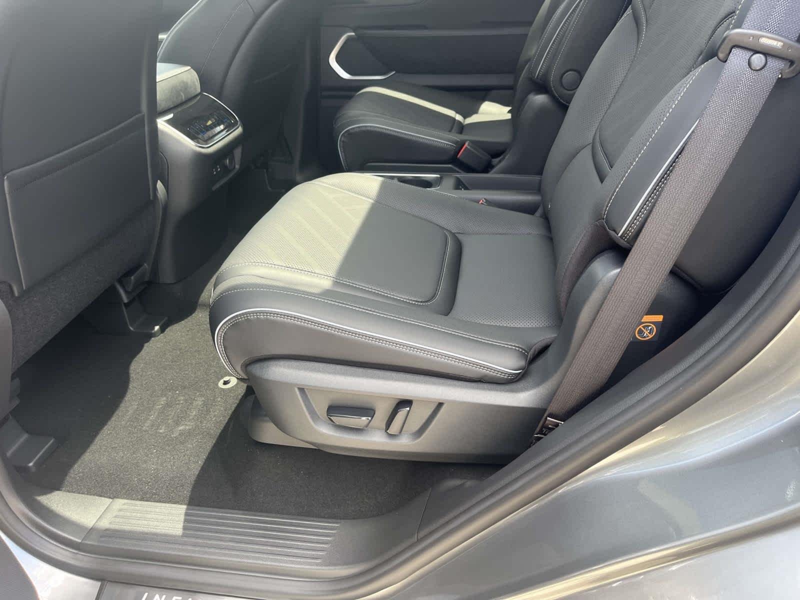 New 2027 Radiant White INFINITI LUXE image 17