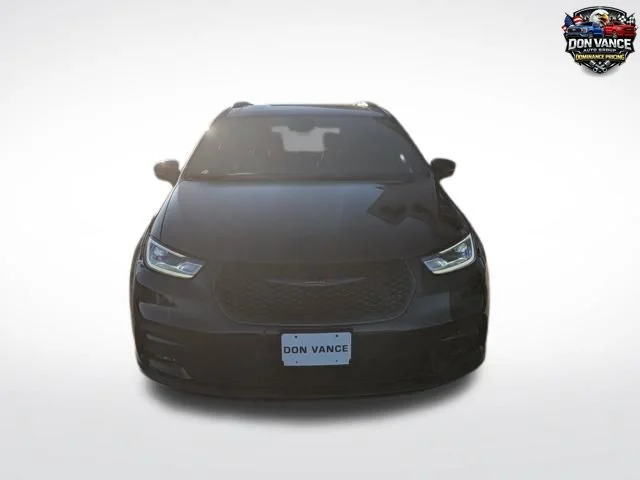 2026 Chrysler Pacifica Limited - Photo 8