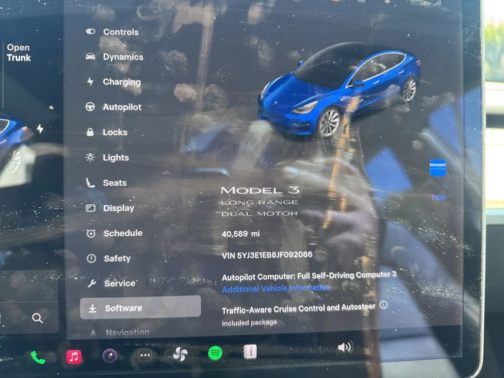 Used 2018  Tesla Long Range image 18