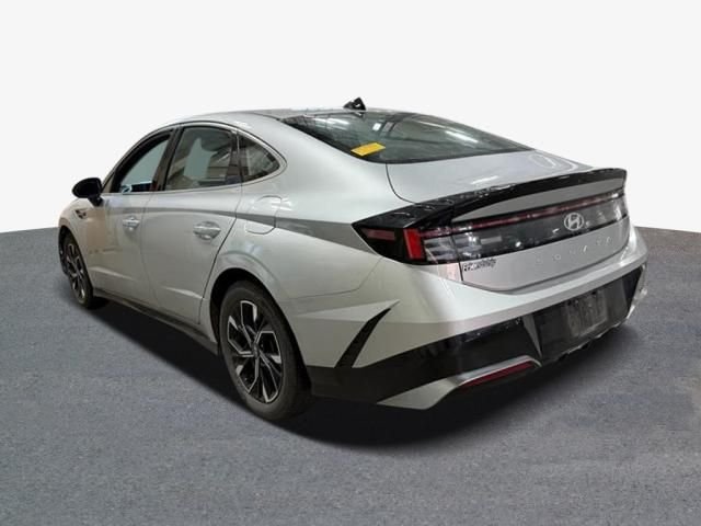 Used 2024 Silver Hyundai SEL image 2