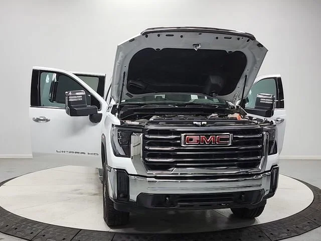 Used 2025 Summit White GMC SLT image 10