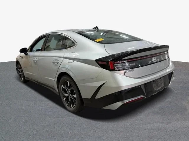 Used 2024 Silver Hyundai SEL image 2
