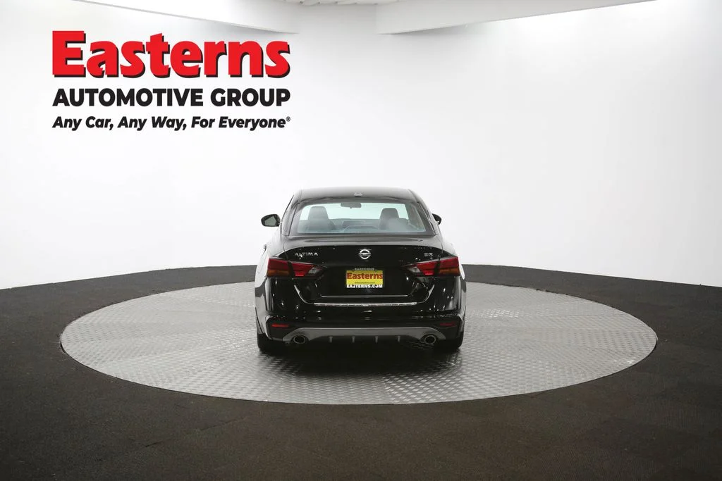 Used 2020 Black Nissan 2.5 SR image 34