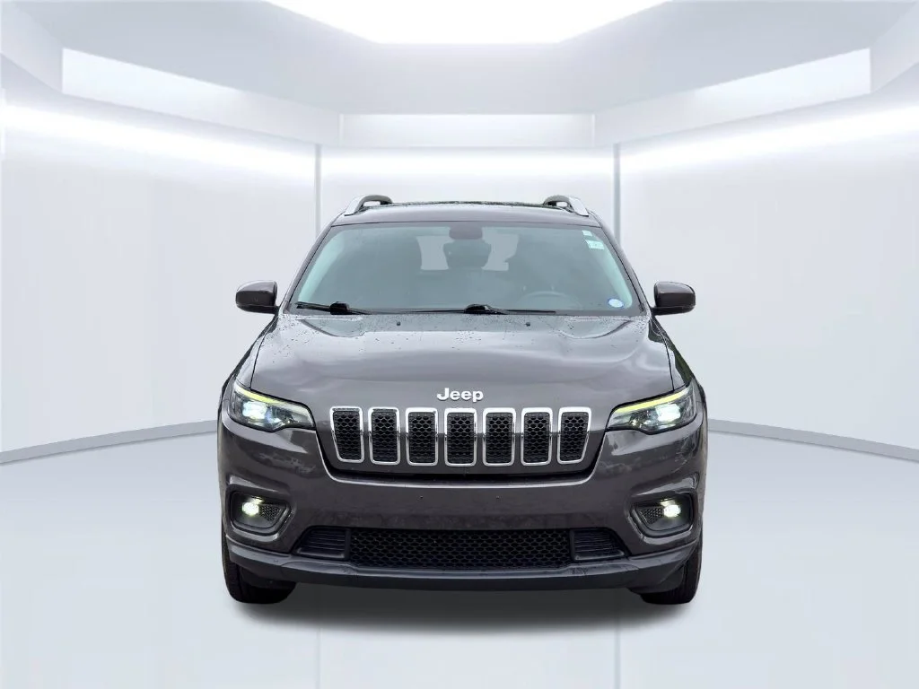 Used 2019 Gray Jeep Latitude Plus image 14