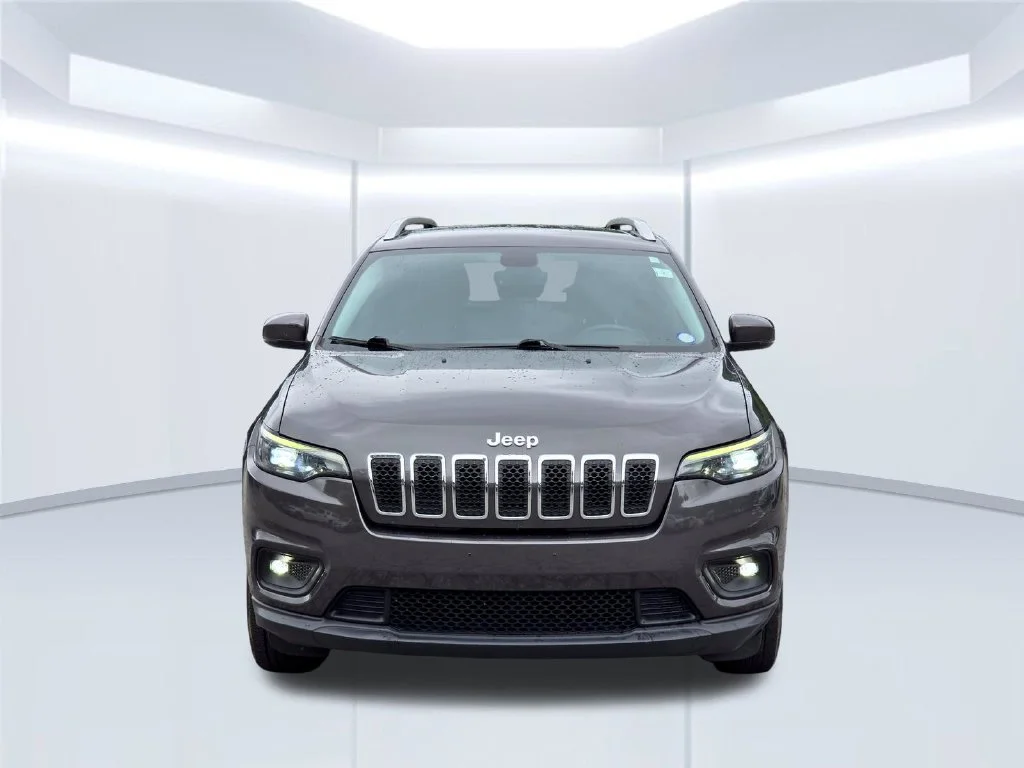 Used 2019 Gray Jeep Latitude Plus image 14