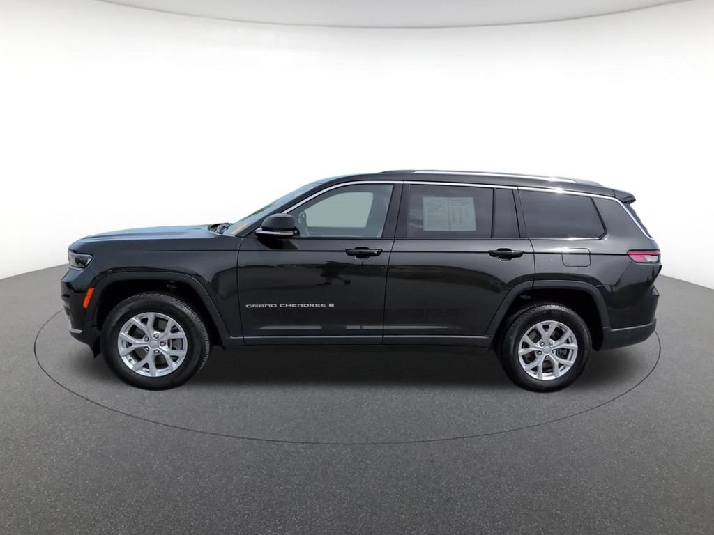 Used 2024  Jeep Limited image 11